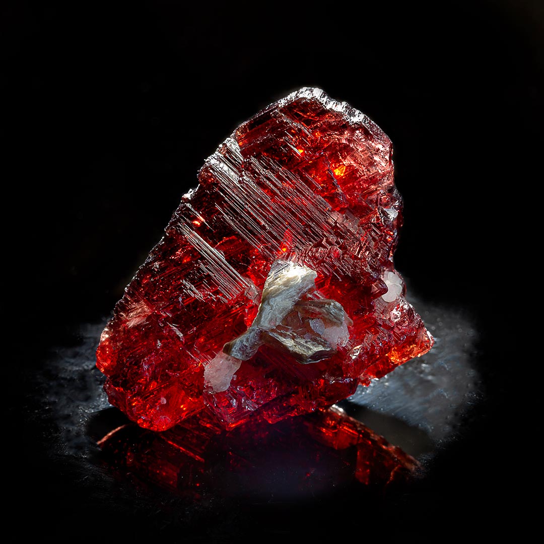 GARNET VAR SPESSARTINE (ETCHED) & MICA
