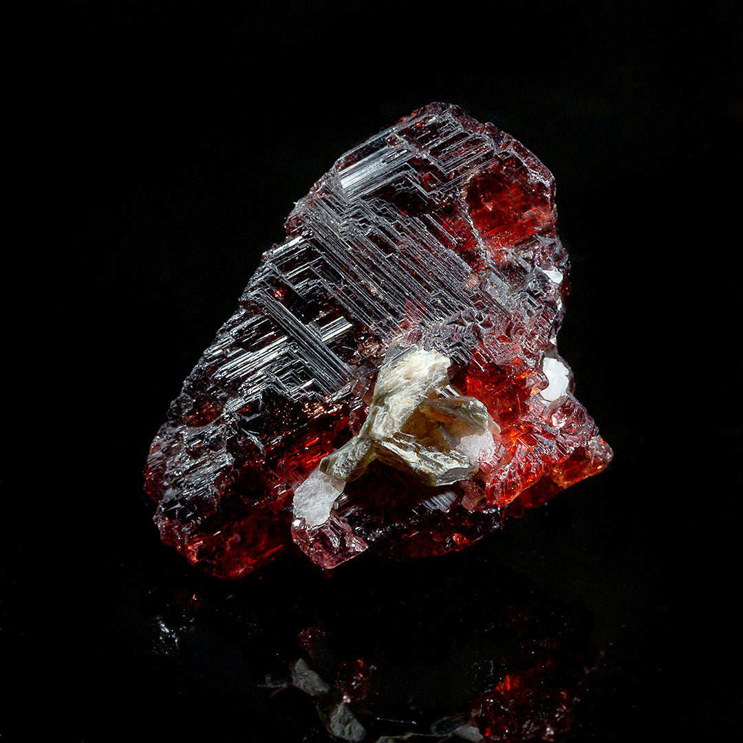 GARNET VAR SPESSARTINE (ETCHED) & MICA