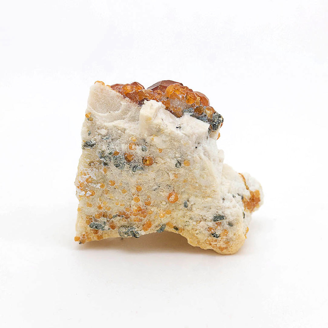 GARNET VAR SPESSARTINE, CLINOCHLORE ON FELDSPAR