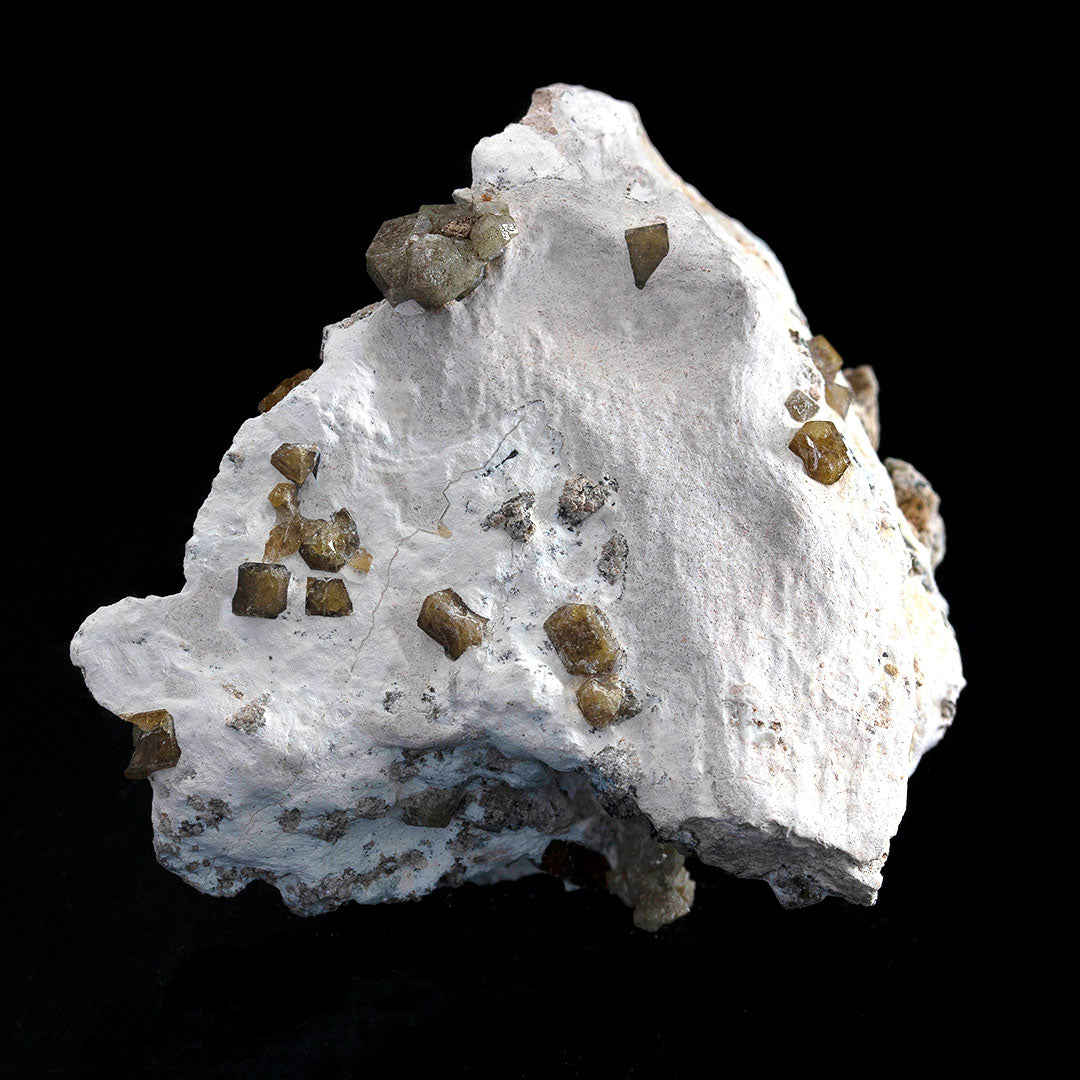 VESUVIANITE, GARNET VAR GROSSULAR ON CALCITE