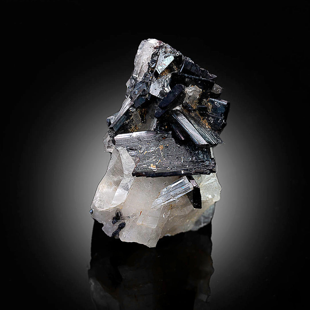 HÜBNERITE & QUARTZ