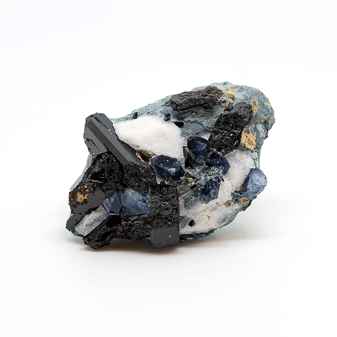 BENITOITE & NEPTUNITE ON NATROLITE