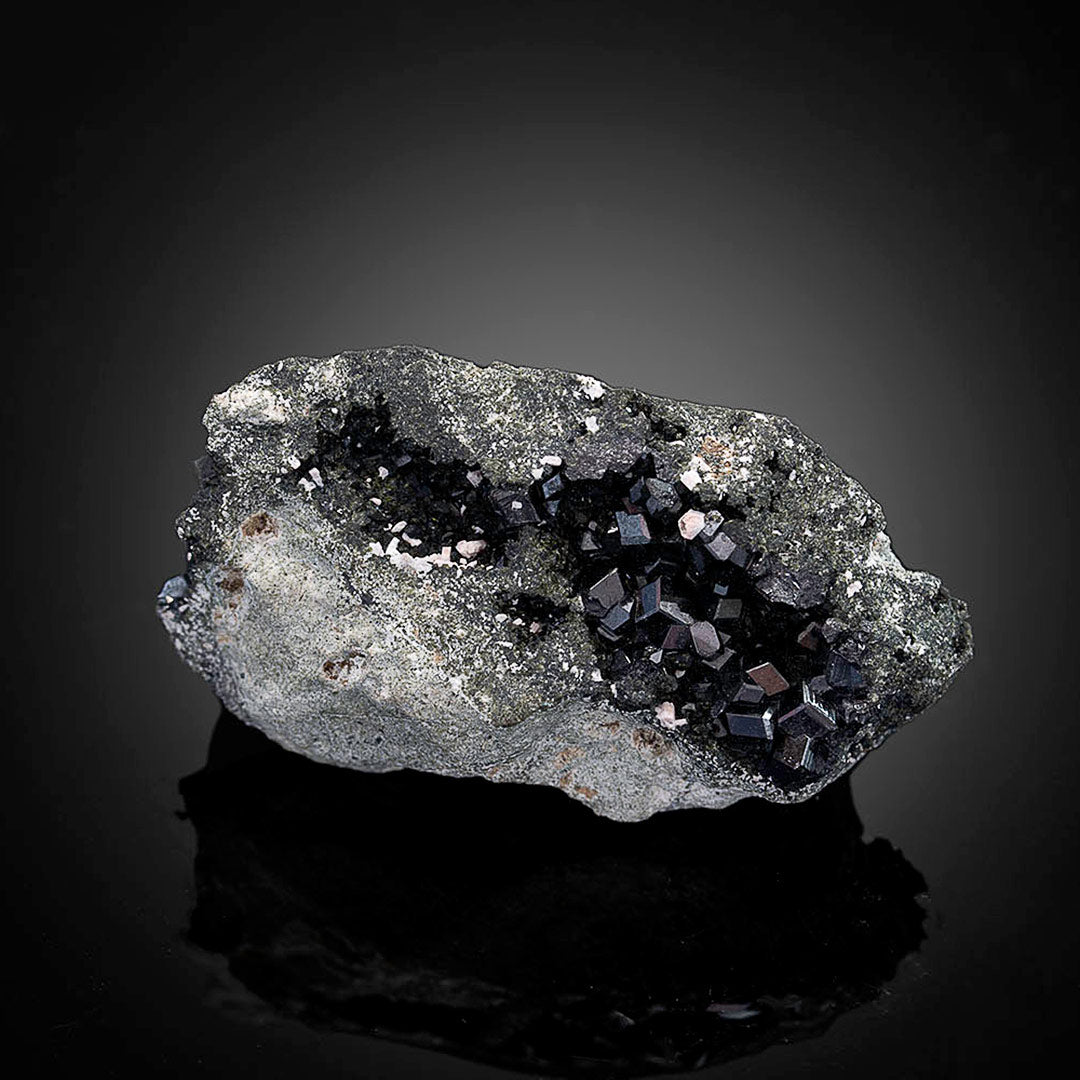 GARNET VAR MELANITE