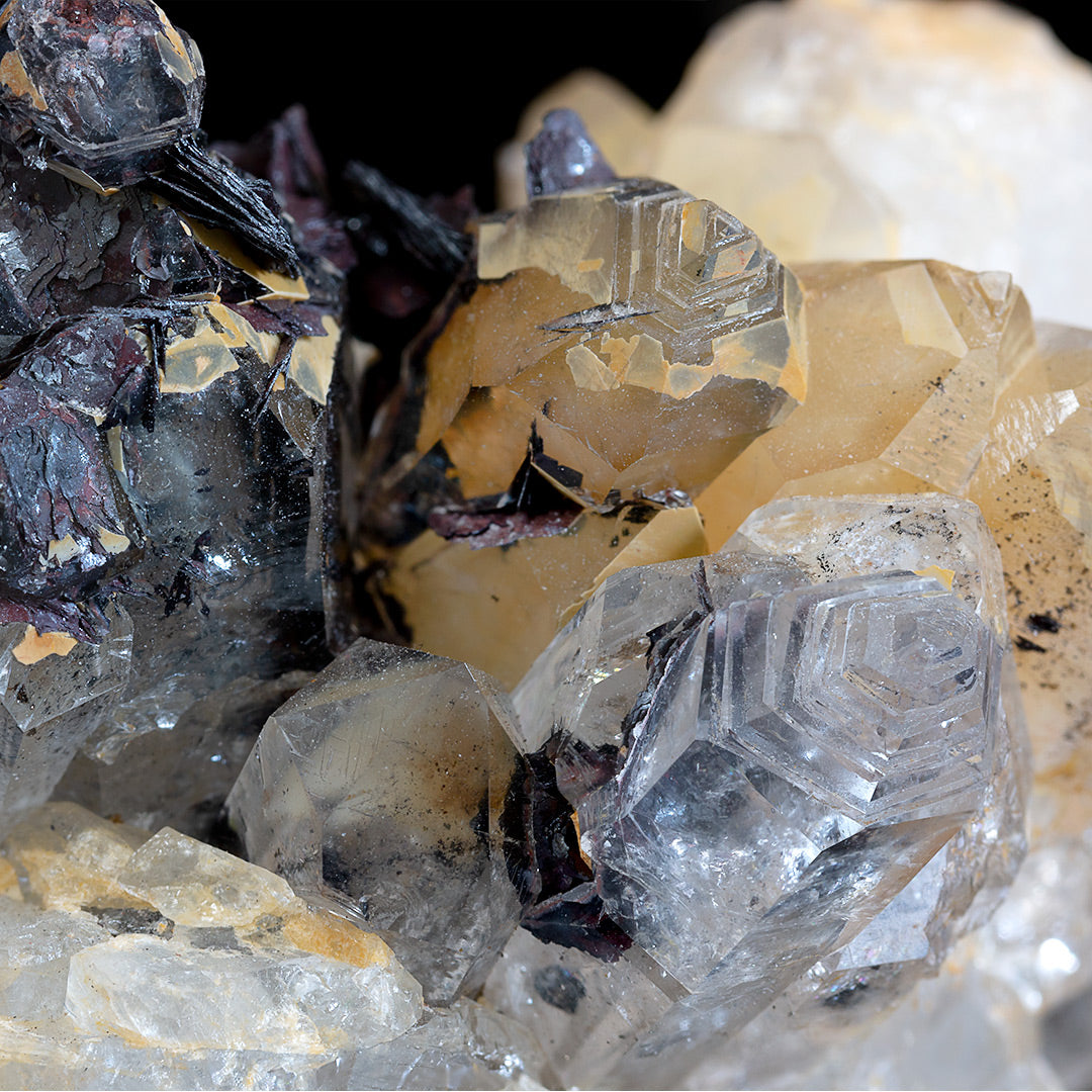 HEMATITE ROSETTE ON QUARTZ