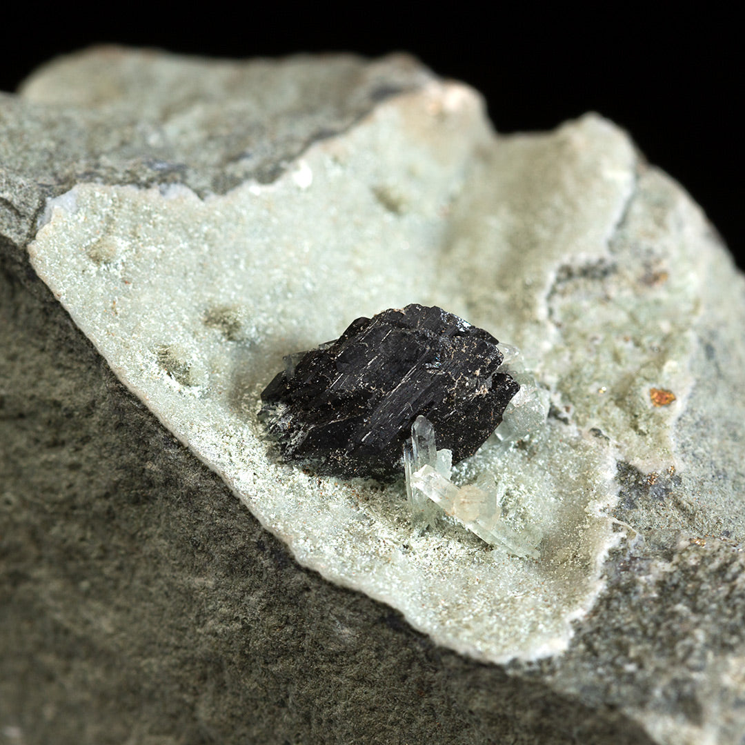 BABINGTONITE & QUARTZ