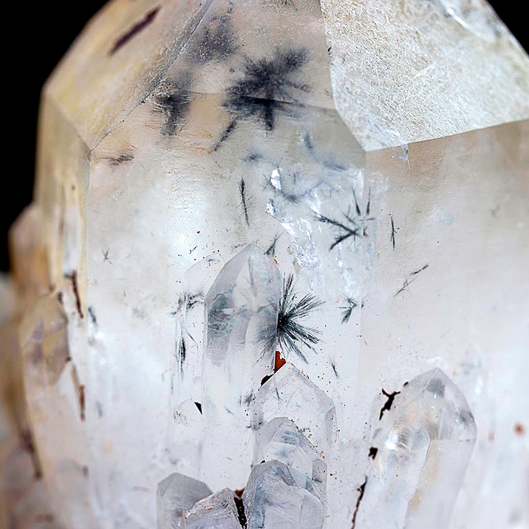 QUARTZ WITH HOLLANDITE