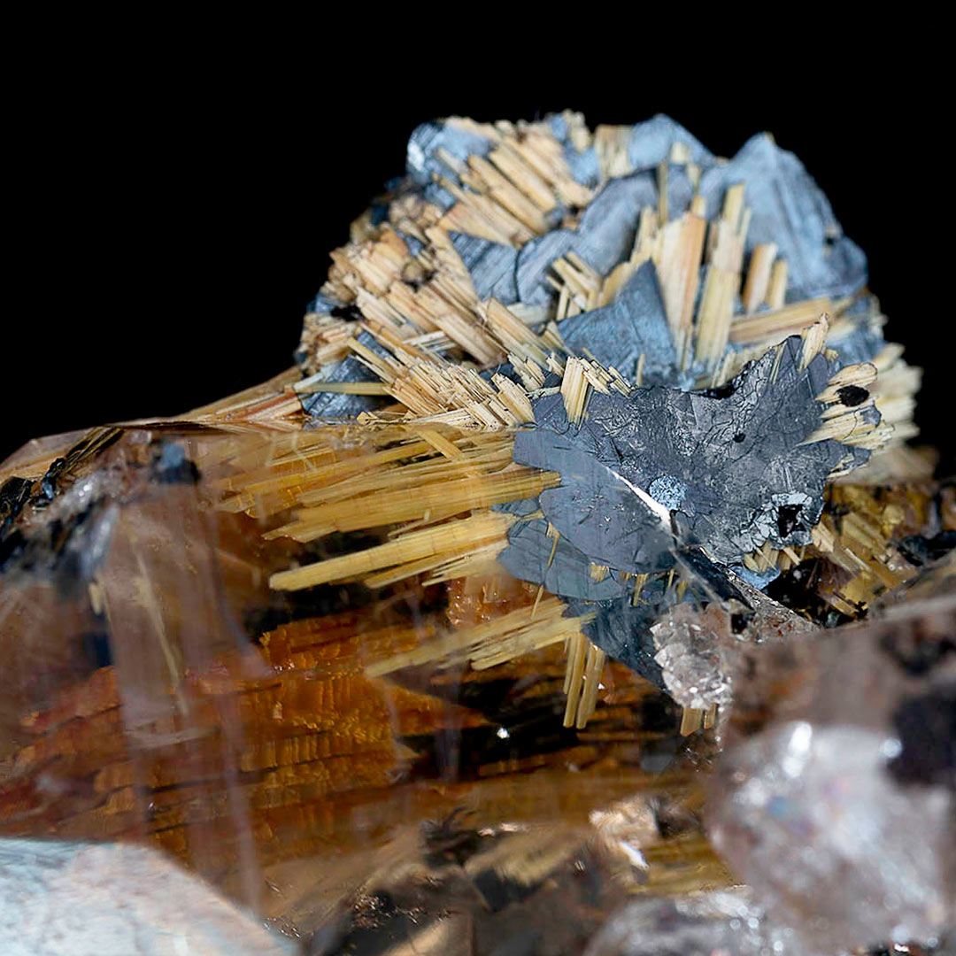 SMOKY QUARTZ WITH HEMATITE & RUTILE