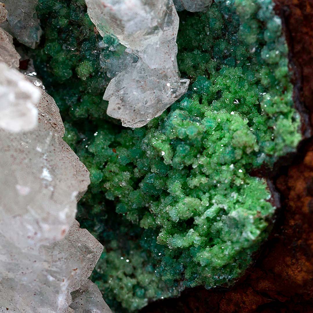 CONICHALCITE & CALCITE ON LIMONITE