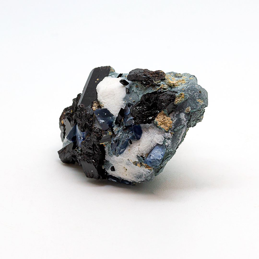 BENITOITE & NEPTUNITE ON NATROLITE