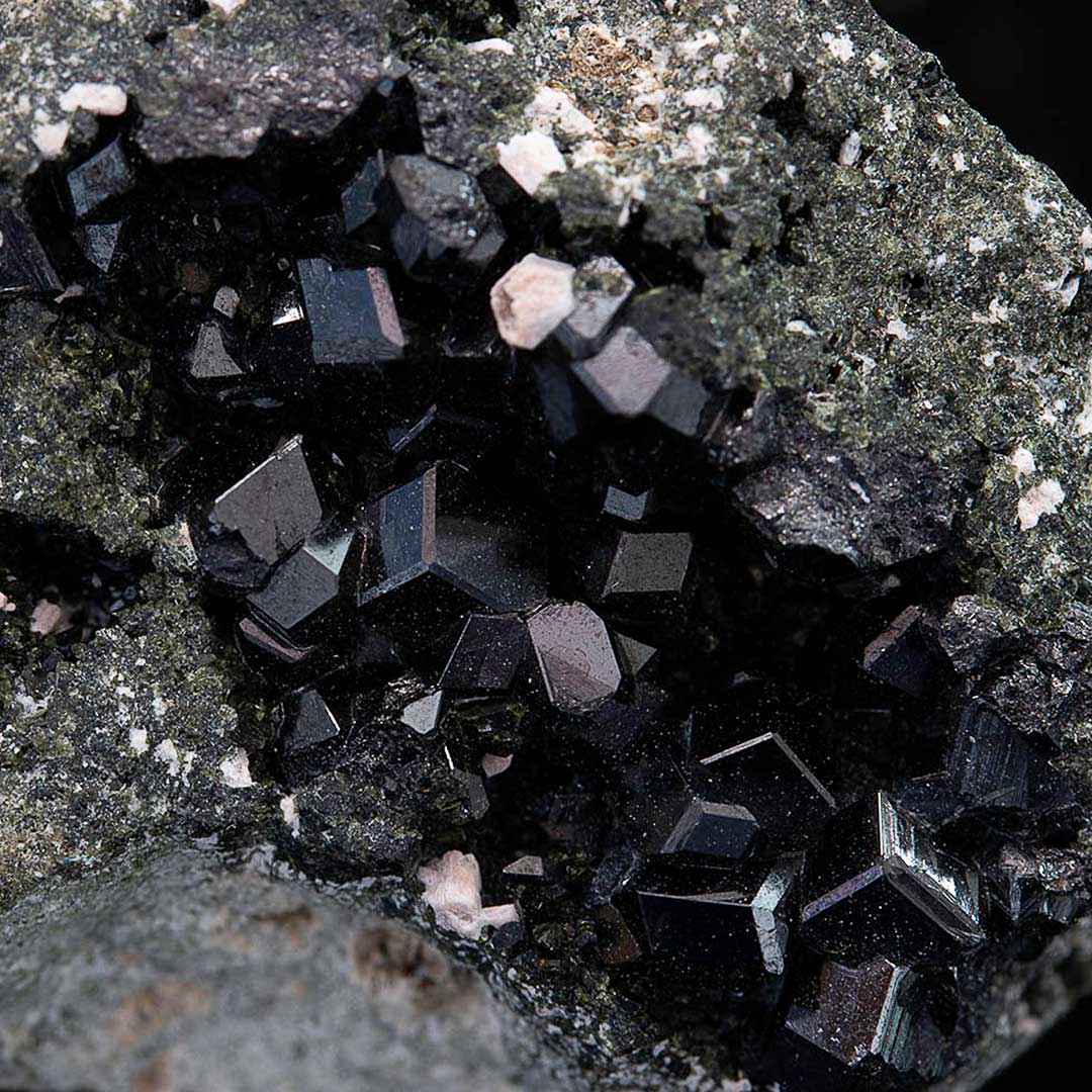 GARNET VAR MELANITE