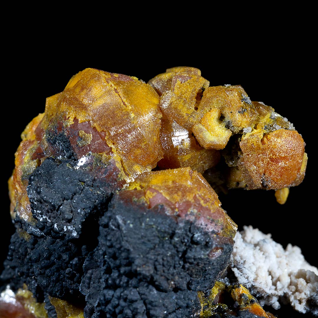 MIMETITE VAR CAMPYLITE, PYROLUSITE & QUARTZ