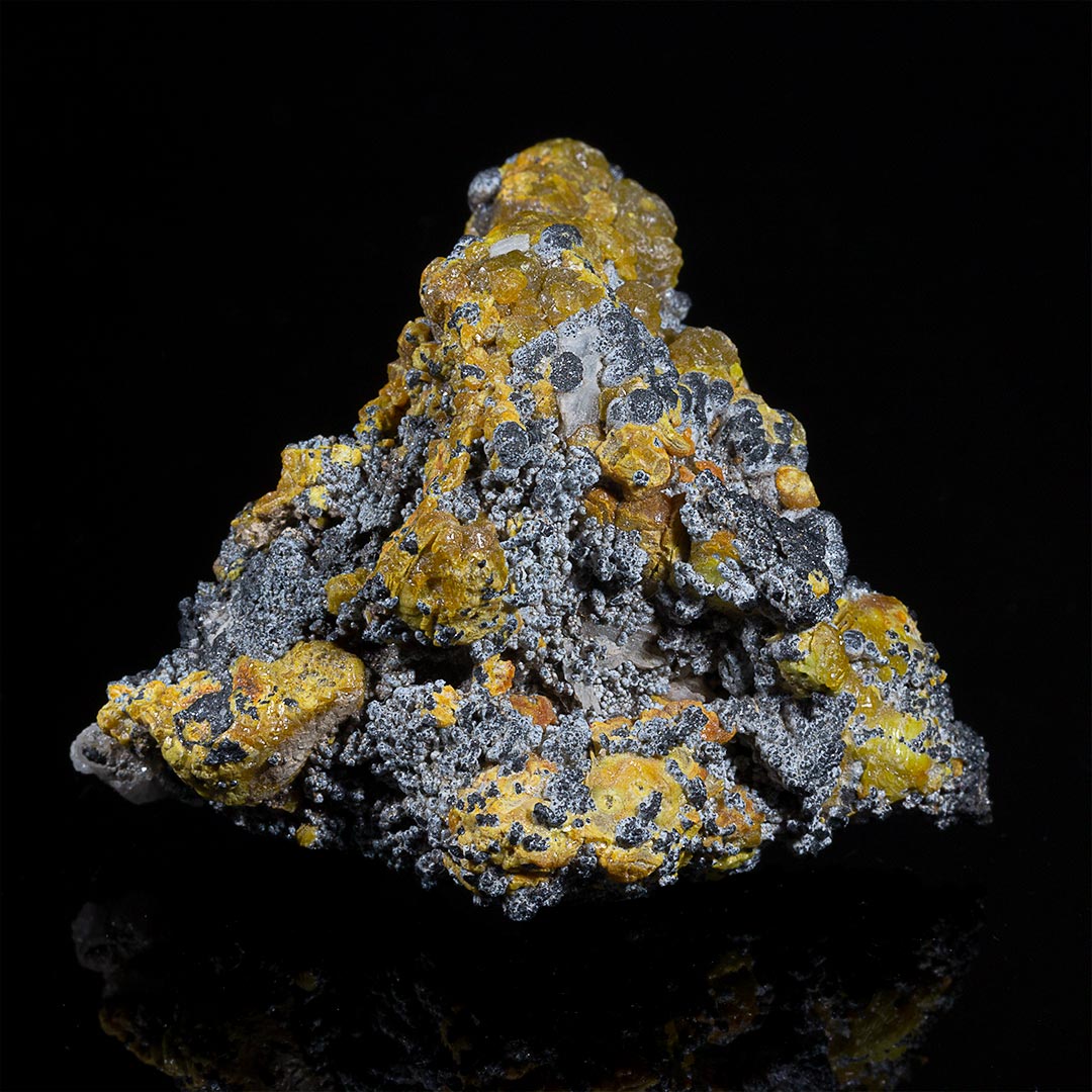 MIMETITE VAR CAMPYLITE, PYROLUSITE & QUARTZ