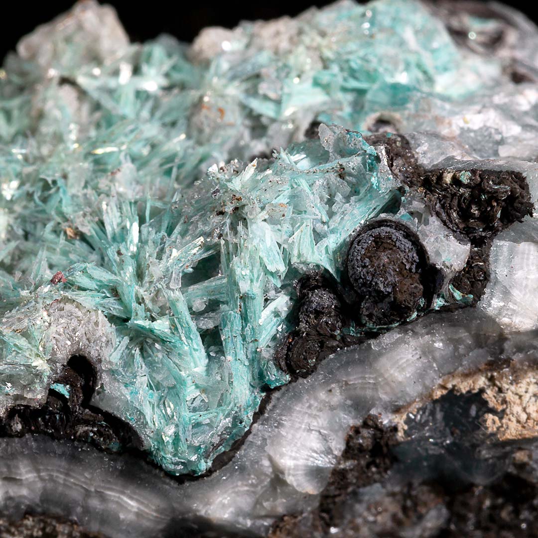 AURICHALCITE WITH HEMIMORPHITE & PSILOMELANE