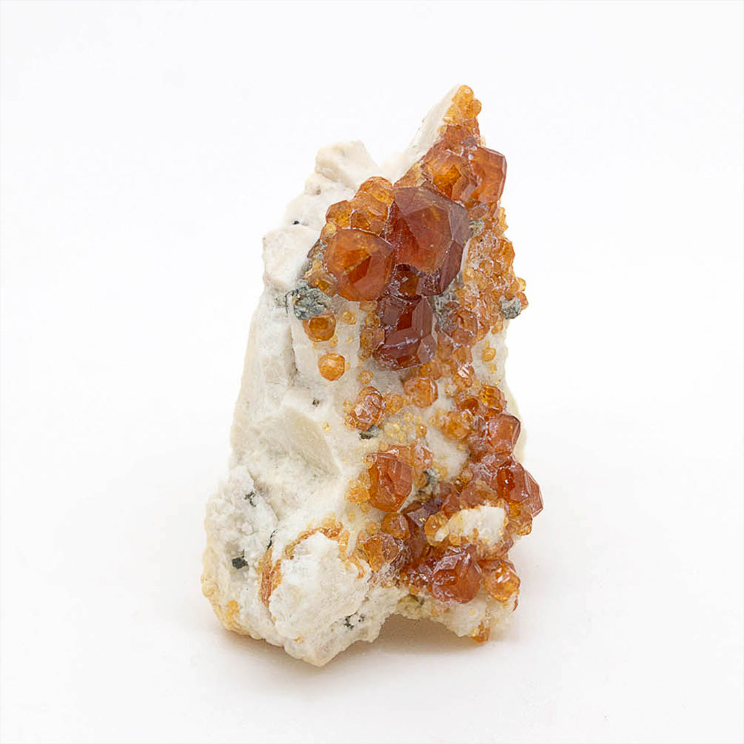 GARNET VAR SPESSARTINE, CLINOCHLORE ON FELDSPAR