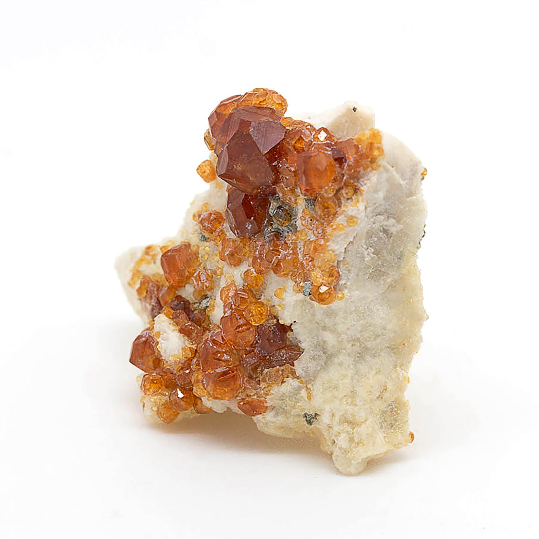 GARNET VAR SPESSARTINE, CLINOCHLORE ON FELDSPAR