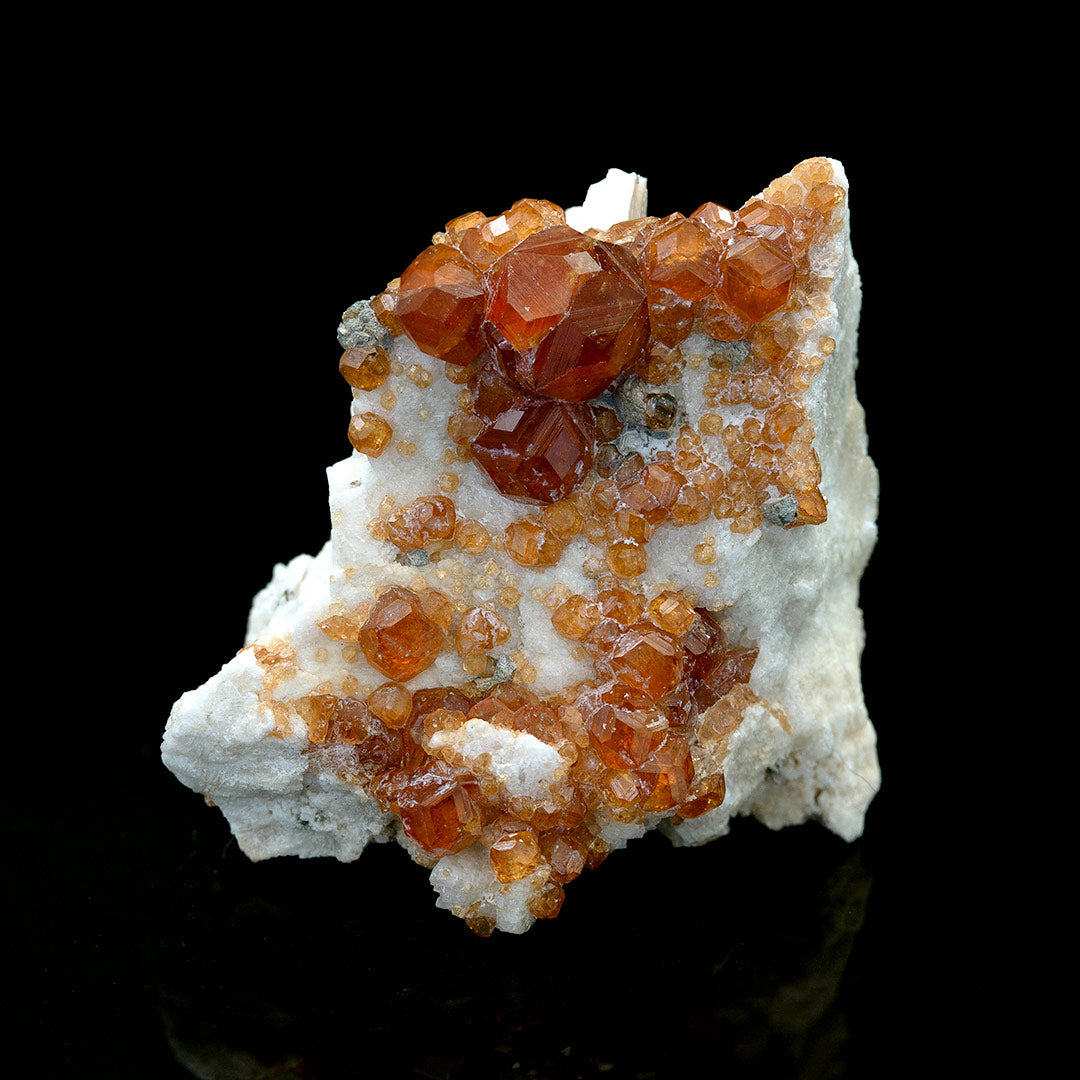 GARNET VAR SPESSARTINE, CLINOCHLORE ON FELDSPAR