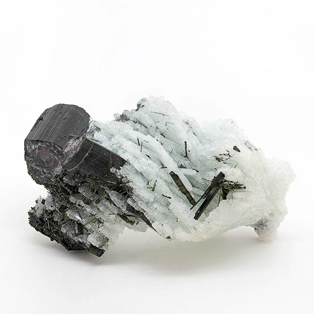 TOURMALINE VAR ELBAITE ON ALBITE VAR CLEAVELANDITE