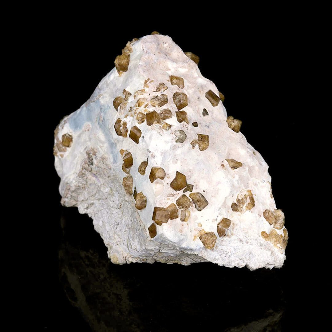 VESUVIANITE, GARNET VAR GROSSULAR ON CALCITE