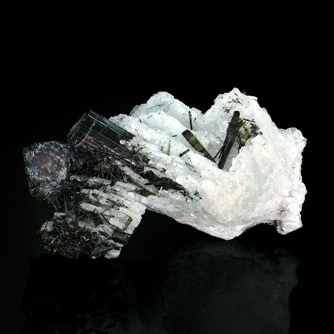 TOURMALINE VAR ELBAITE ON ALBITE VAR CLEAVELANDITE