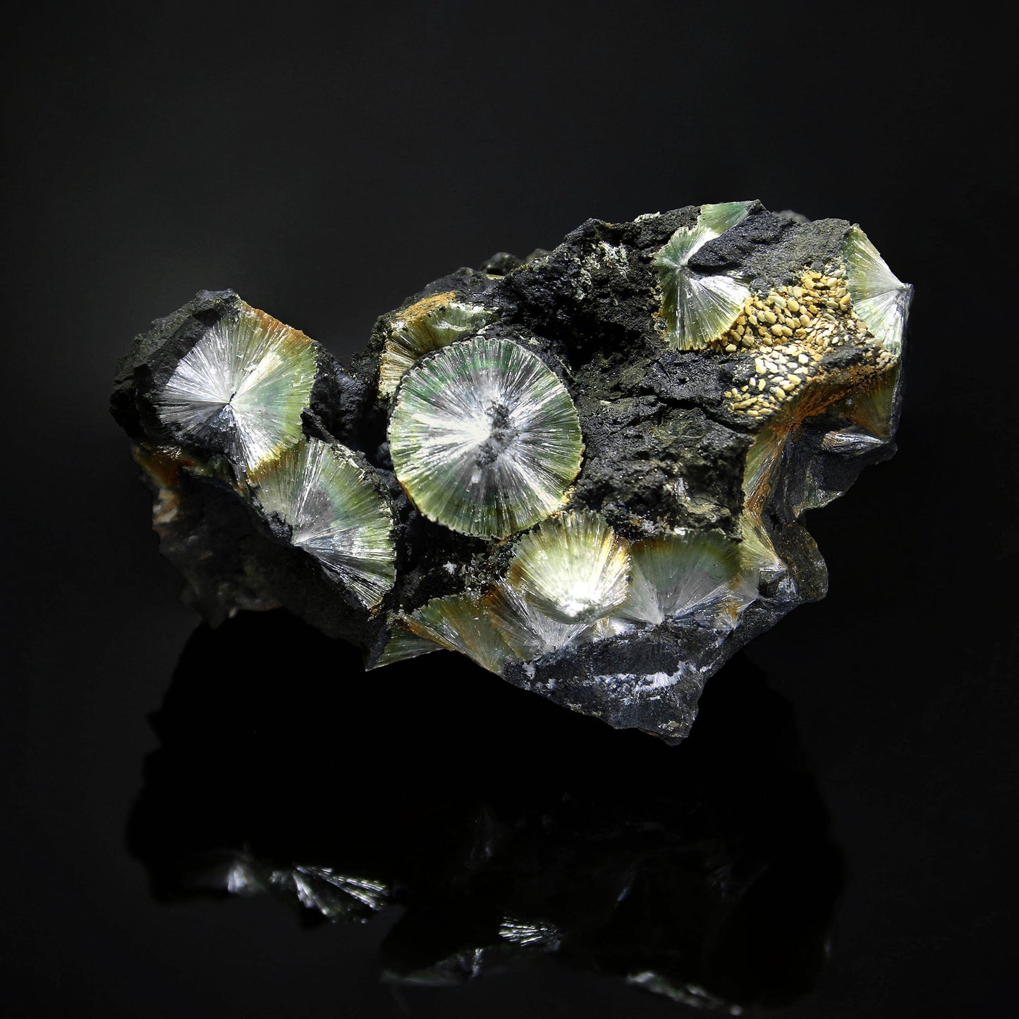 WAVELLITE